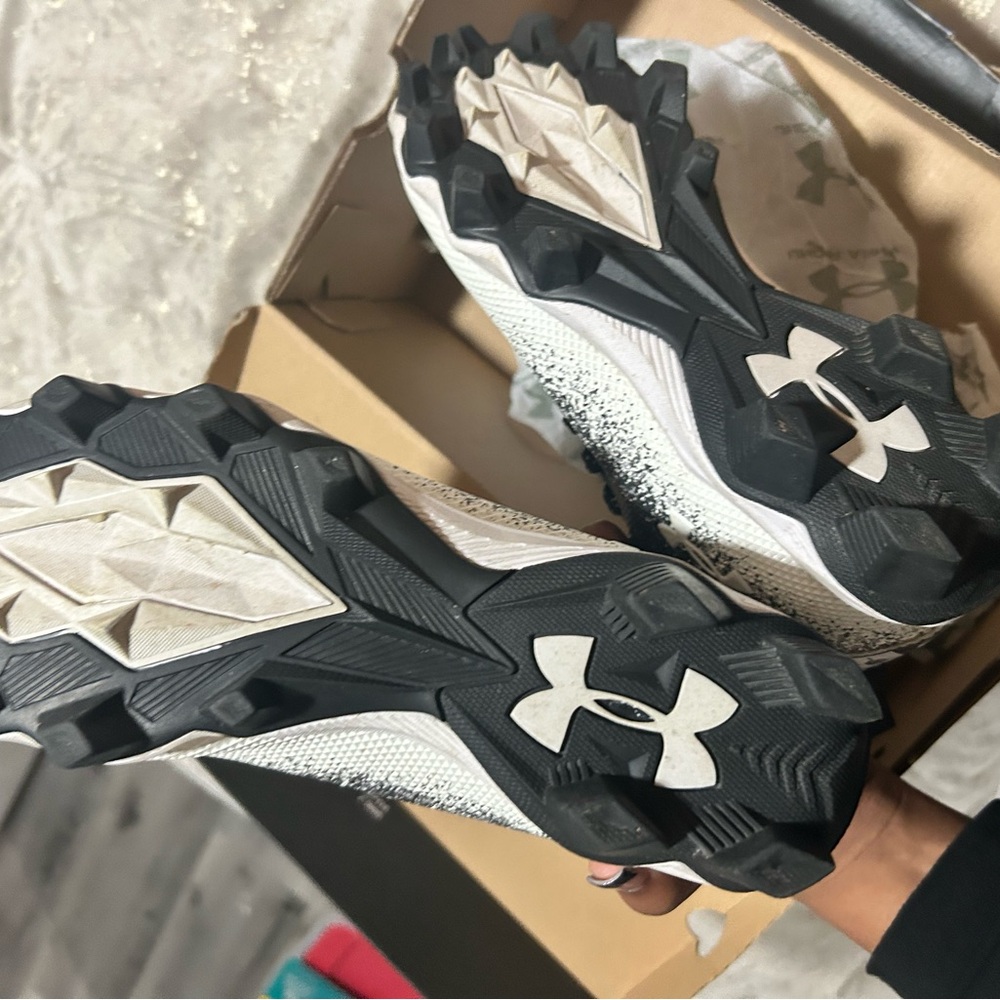 Under armor cleats boys